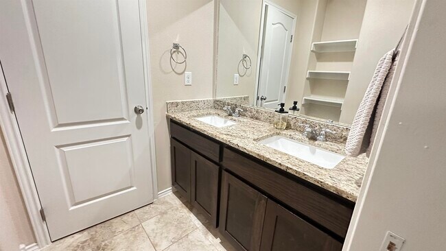 Building Photo - 5609 Montevista Dr