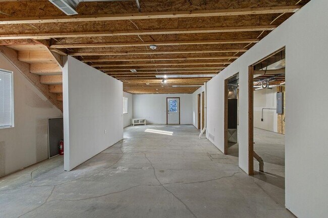 Building Photo - 112 N 5th St