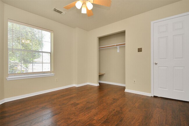 Building Photo - 4123 Valedon Ln