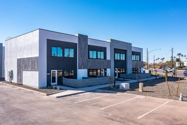 Building Photo - 432 S 32nd St