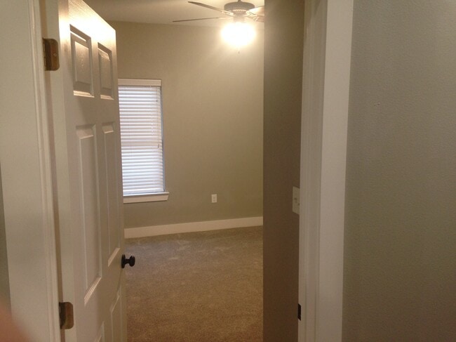 Building Photo - 308 Candlewood Cir