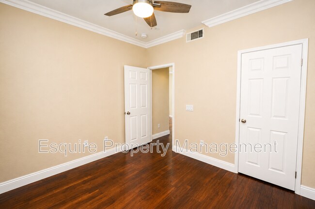 Building Photo - 2337 Chapel Dr