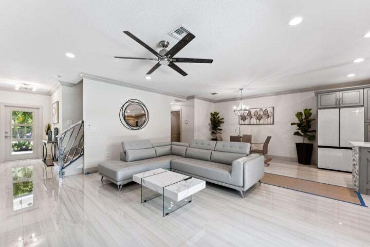 Building Photo - 522 Lucky Ln