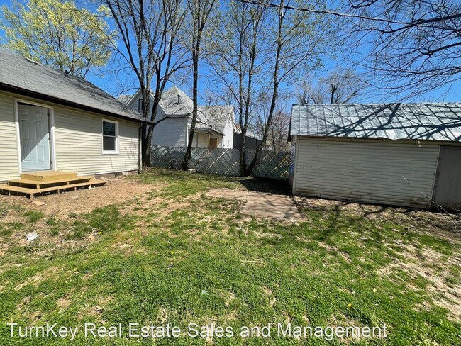 Building Photo - 2 br, 1 bath House - 920 W Central Street