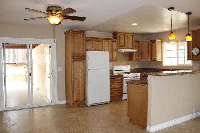 Building Photo - 2750 Dahlia Ave
