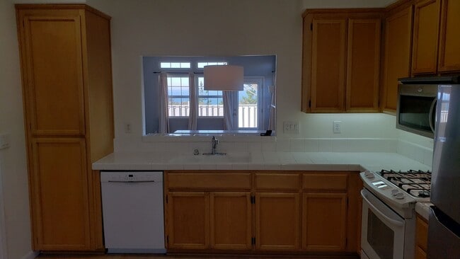 Building Photo - Love the Ocean? 2/2 Condo. STUNNING OCEAN VIEW! Private Patio + 2 Private Garages