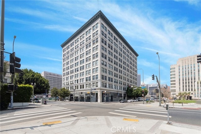 Building Photo - 108 W 2nd St