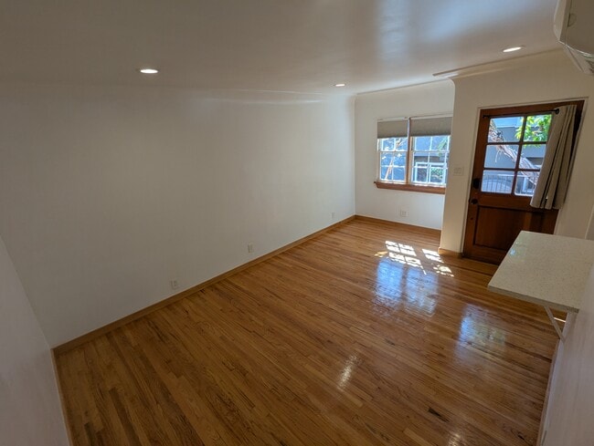 Building Photo - 1549 Baxter St