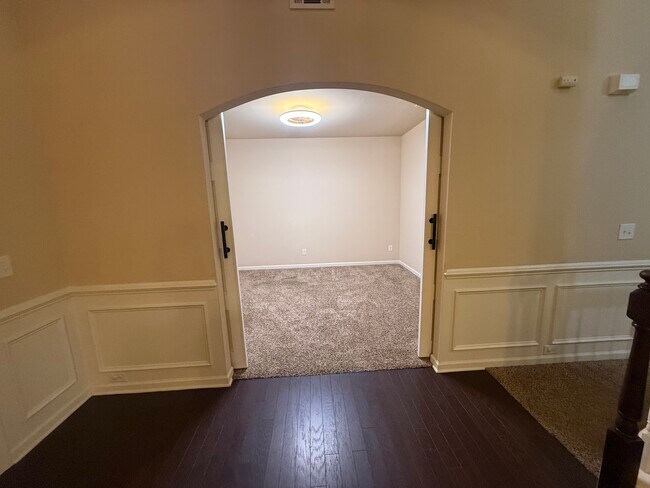 Building Photo - 2056 Tweed Dr