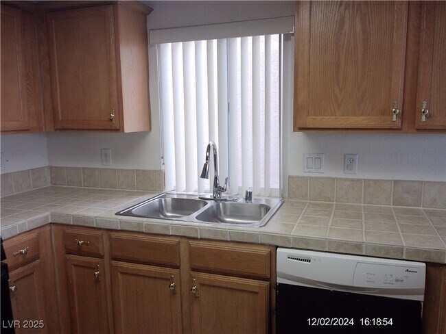 Building Photo - 7560 Mission Palm St