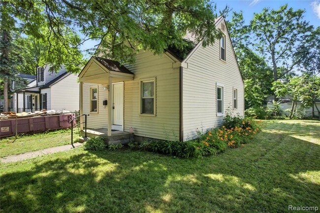 Building Photo - 429 W Bernhard Ave