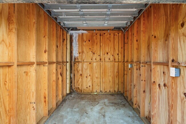 Building Photo - 228 Hidden Lake Way