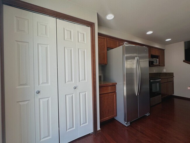 Building Photo - Beautiful 4-Bedroom 2.5-Bathroom Home in M...