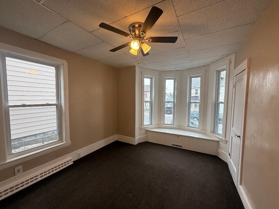 Building Photo - 242 Branch St