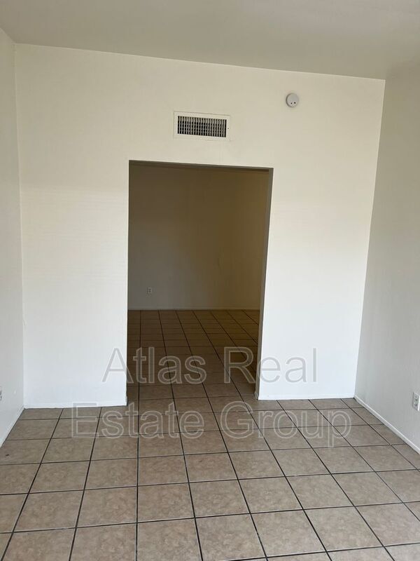 Building Photo - 40 N Westmoreland Ave