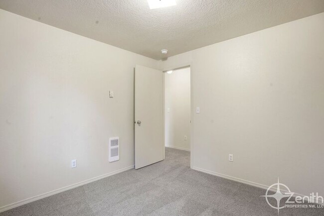 Building Photo - 3000 Cherry St