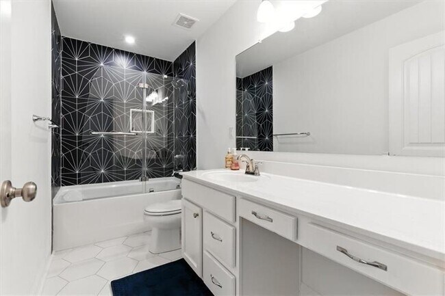 Building Photo - 2121 Harmony Dr