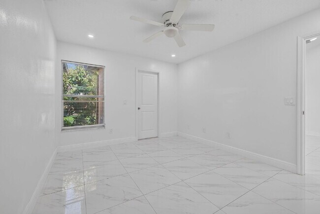 Building Photo - 3128 Sandy Shore Ln