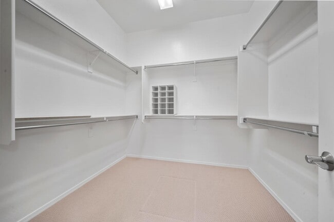 Building Photo - 13042 W Pinnacle Vista Dr