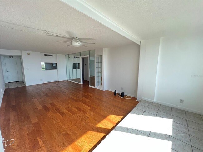 Building Photo - 2616 Cove Cay Dr