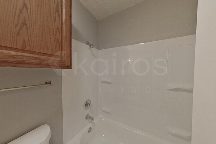 Building Photo - 822 Courtenay Pl
