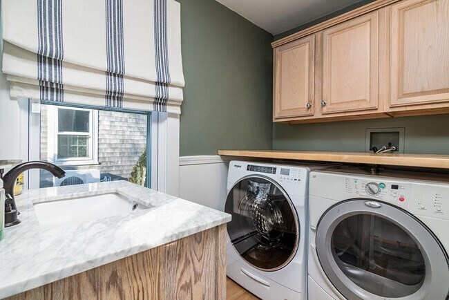 Building Photo - 40 Mechanic St