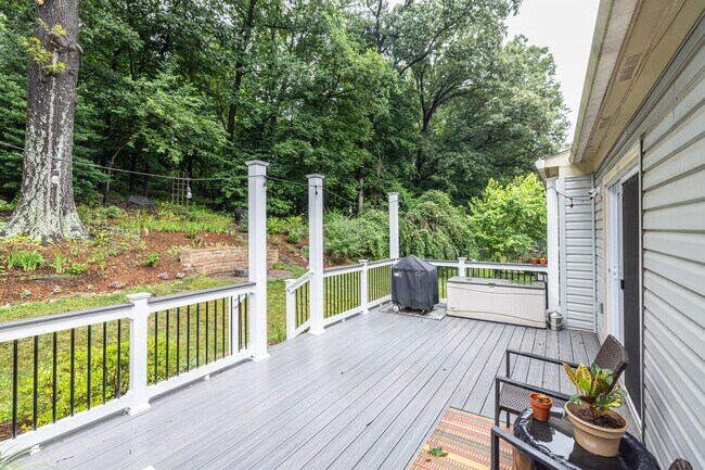 Building Photo - 9843 Campbell Dr