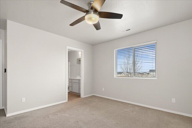 Building Photo - Beautiful Home 3 bed, 2bth - Pet Friendly - Ready Now!