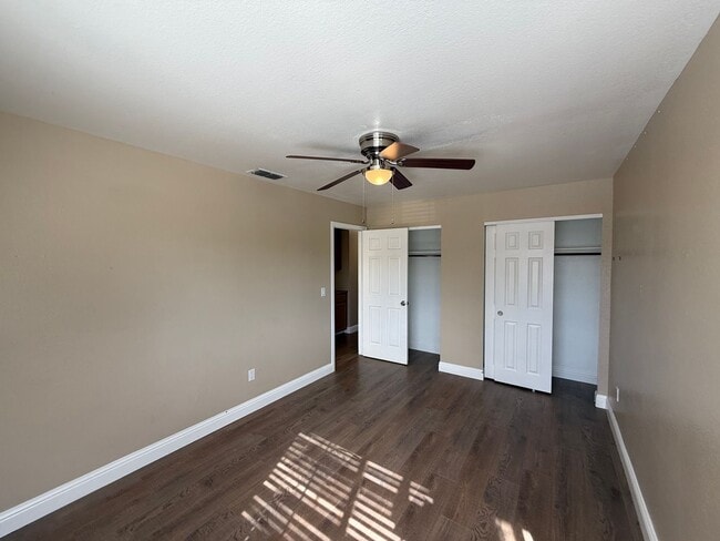 Building Photo - Updated two story home in Sylvan School Di...