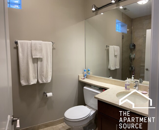 Building Photo - 1811 N Clybourn Ave