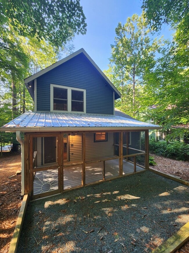 Building Photo - 115 Creekview Cir