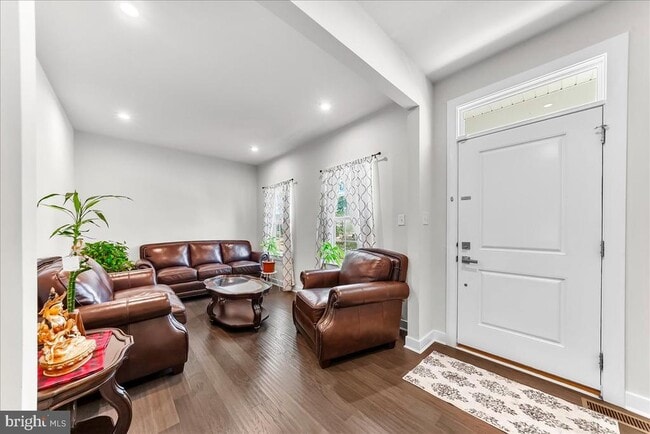 Building Photo - 305 Goodwick Dr