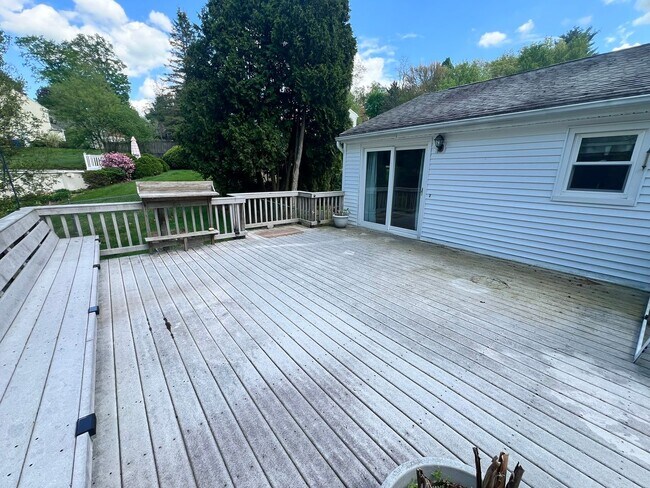 Building Photo - Single Family, Raised Ranch With Many Upda...
