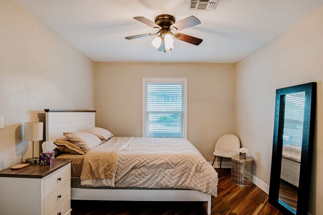 Building Photo - 134 Sinclair St