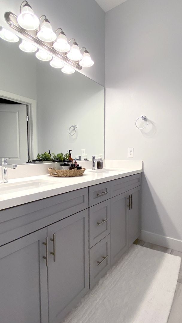 Building Photo - Spectacular 3 Bedroom Townhouse in Gate Community Near Sky Canyon and Centennial! Strip Views!