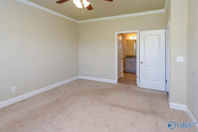 Building Photo - 3031 Greenway Cir SE