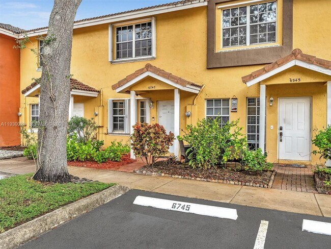 Building Photo - 6747 Sienna Club Dr