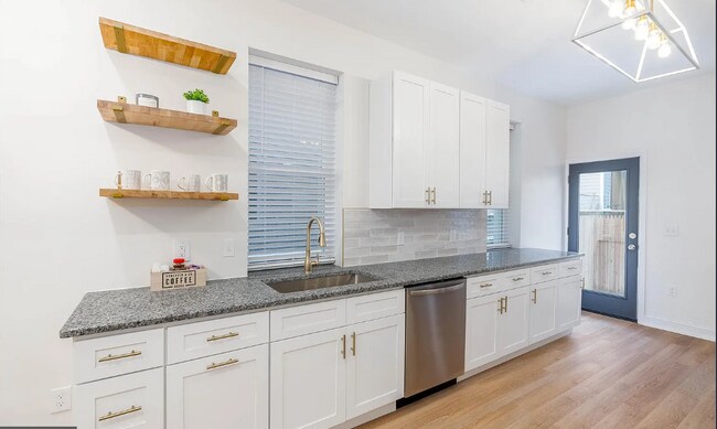 Building Photo - Snyder