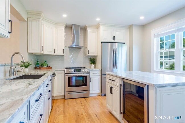 Building Photo - 309 Aspetuck Trail