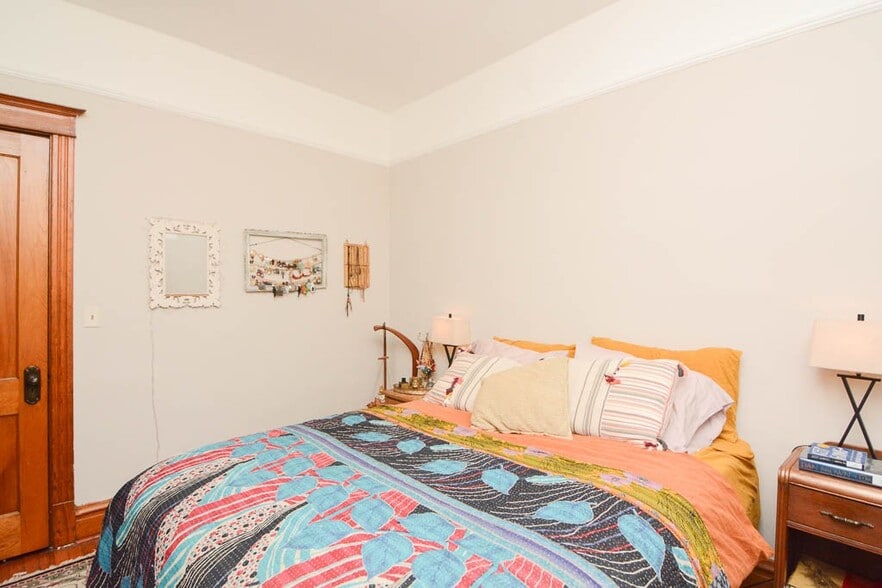 Building Photo - 2637 W Iowa St