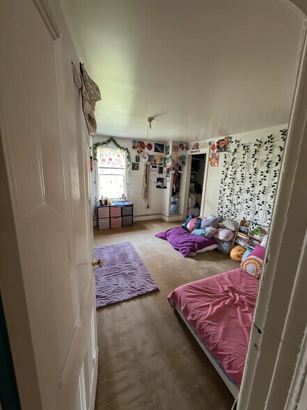 Building Photo - 1239 Cumberland Head Rd