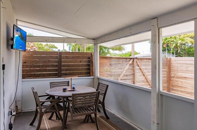 Building Photo - 422 Phippen Waiters Rd