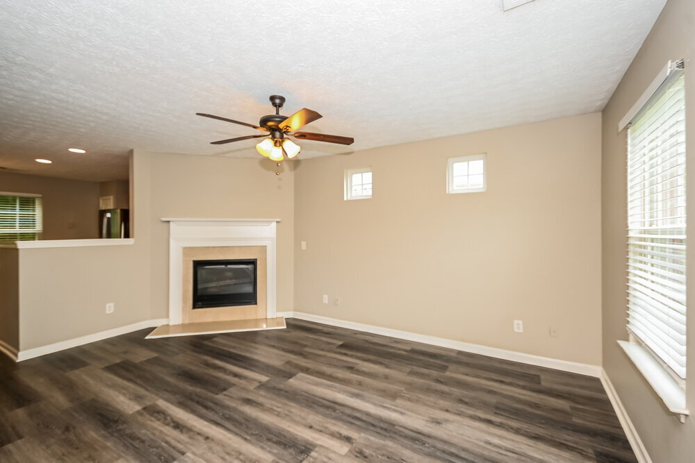 Building Photo - 213 Oak Grove Way