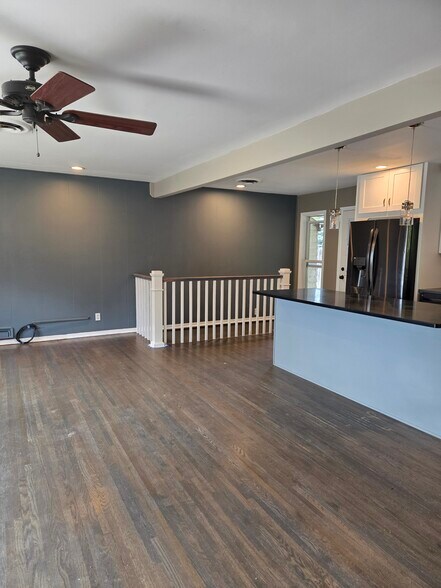 Building Photo - 1495 S Grape St