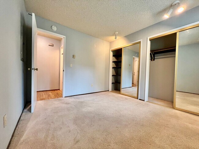 Building Photo - 4656 SW Comus Pl