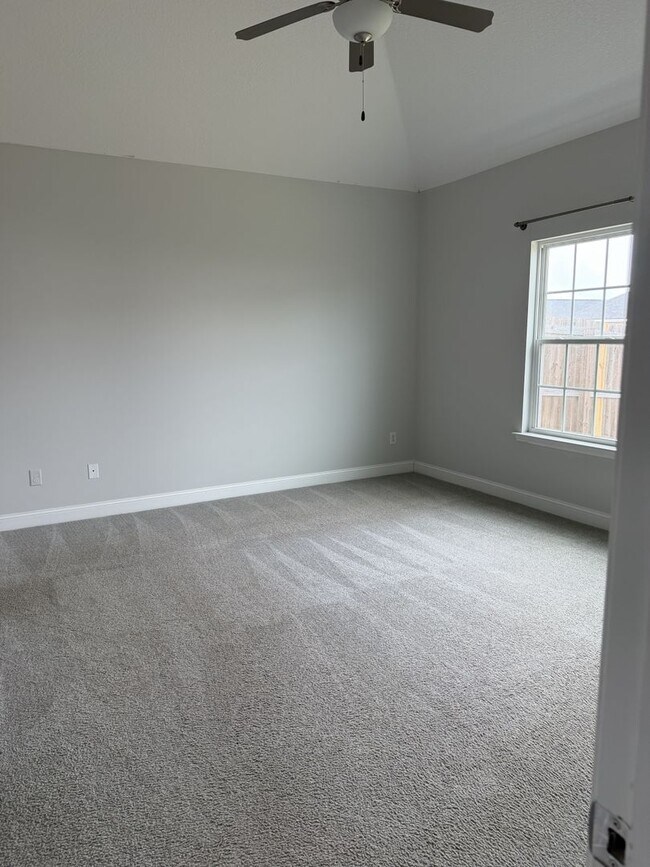 Building Photo - 710 Burke Dr