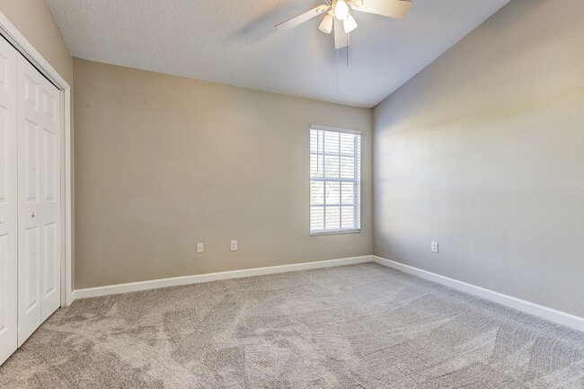 Building Photo - Spacious New Tampa 2 Bedroom, 2.5 Bath Tow...