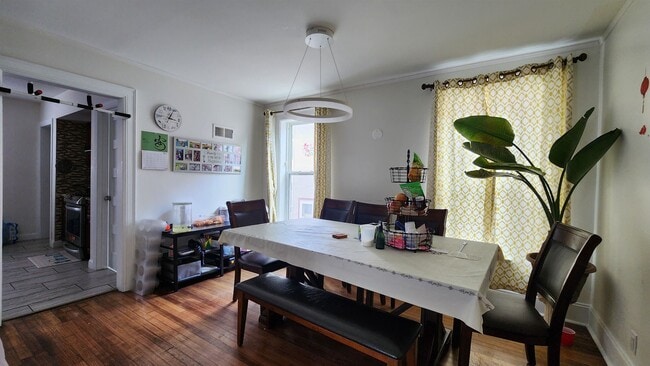 Building Photo - 513 S Brooks St