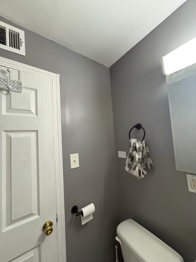 Building Photo - 129 Elmwood Ave