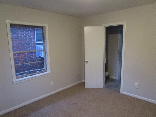 Building Photo - 616 Garrett St